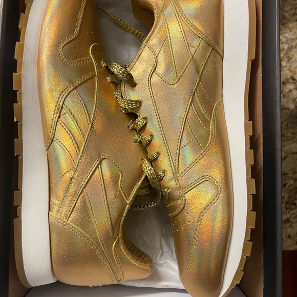 NIB Wonder Woman 84 Classic Reebok MEN’S 11 - Picture 3 of 8